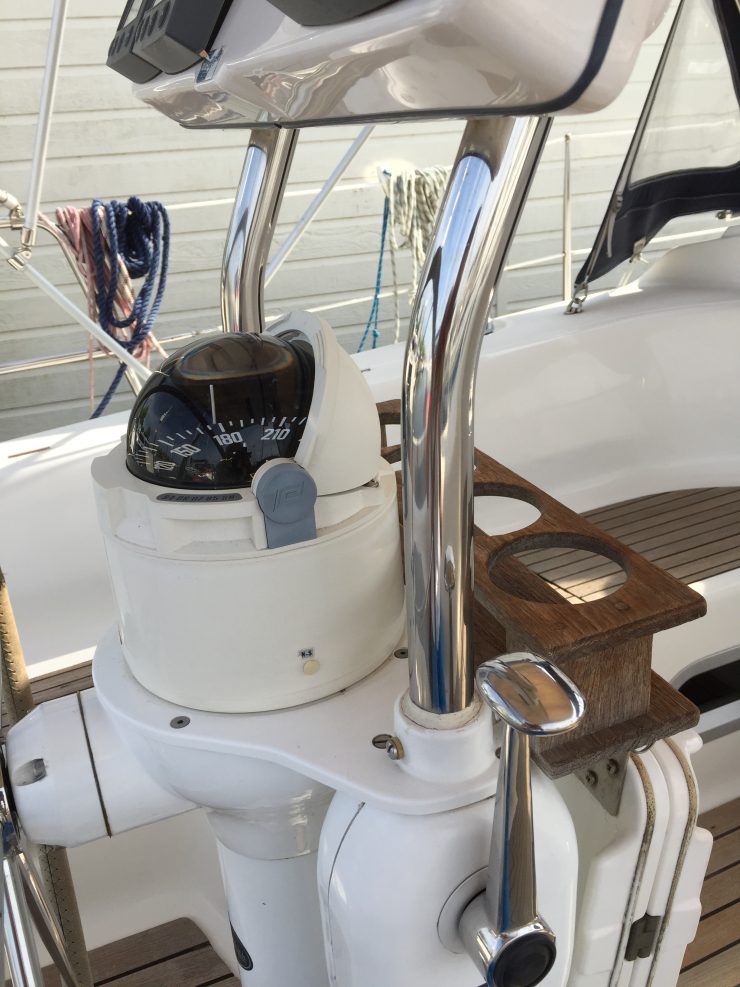 Dufour 36 Classic helm station